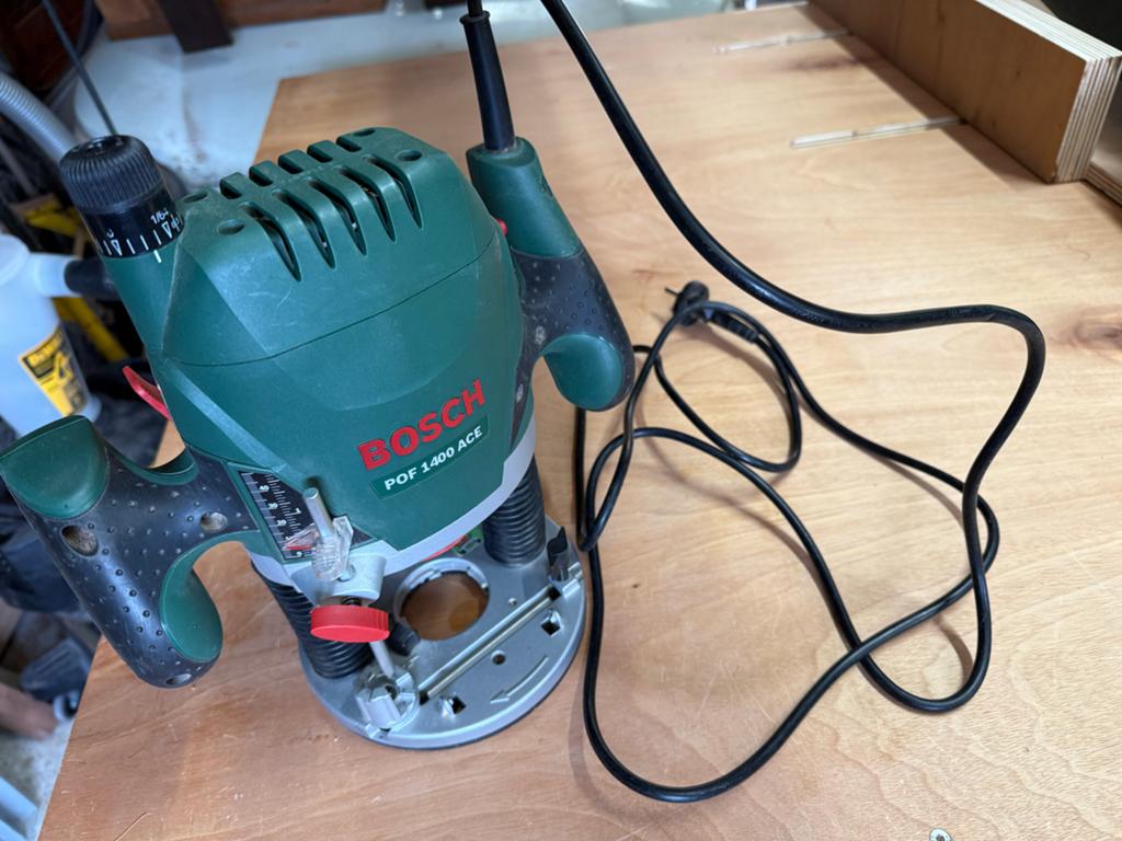Bosch POF 1400 ACE Bovenfrees - Zo goed als nieuw, Doe-het-zelf en Verbouw, Ophalen of Verzenden, Zo goed als nieuw, Elektrisch