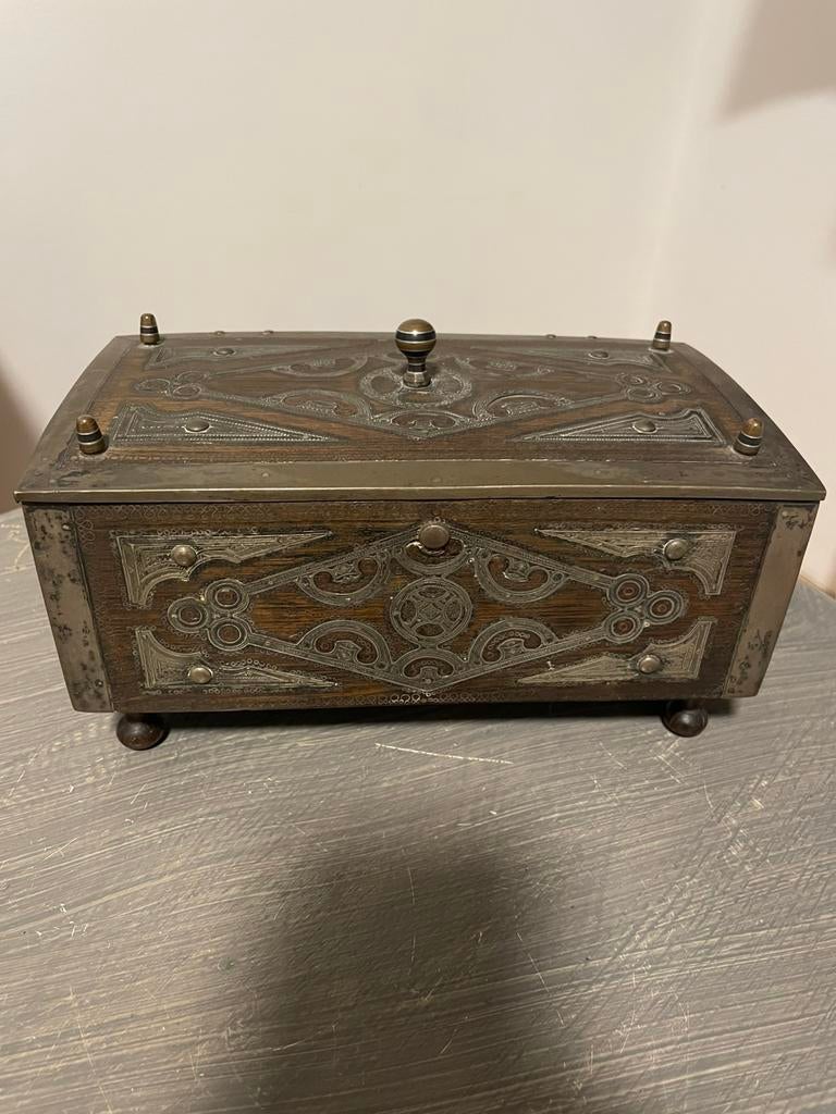 Antieke houten doos met zilveren details, Ophalen