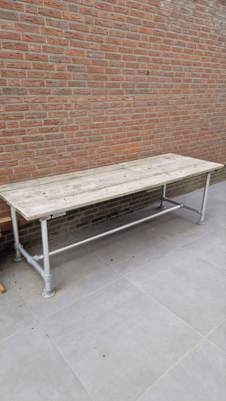 Robuuste houten tafel met metalen onderstel, Ophalen, Gebruikt, Rechthoekig, Hout