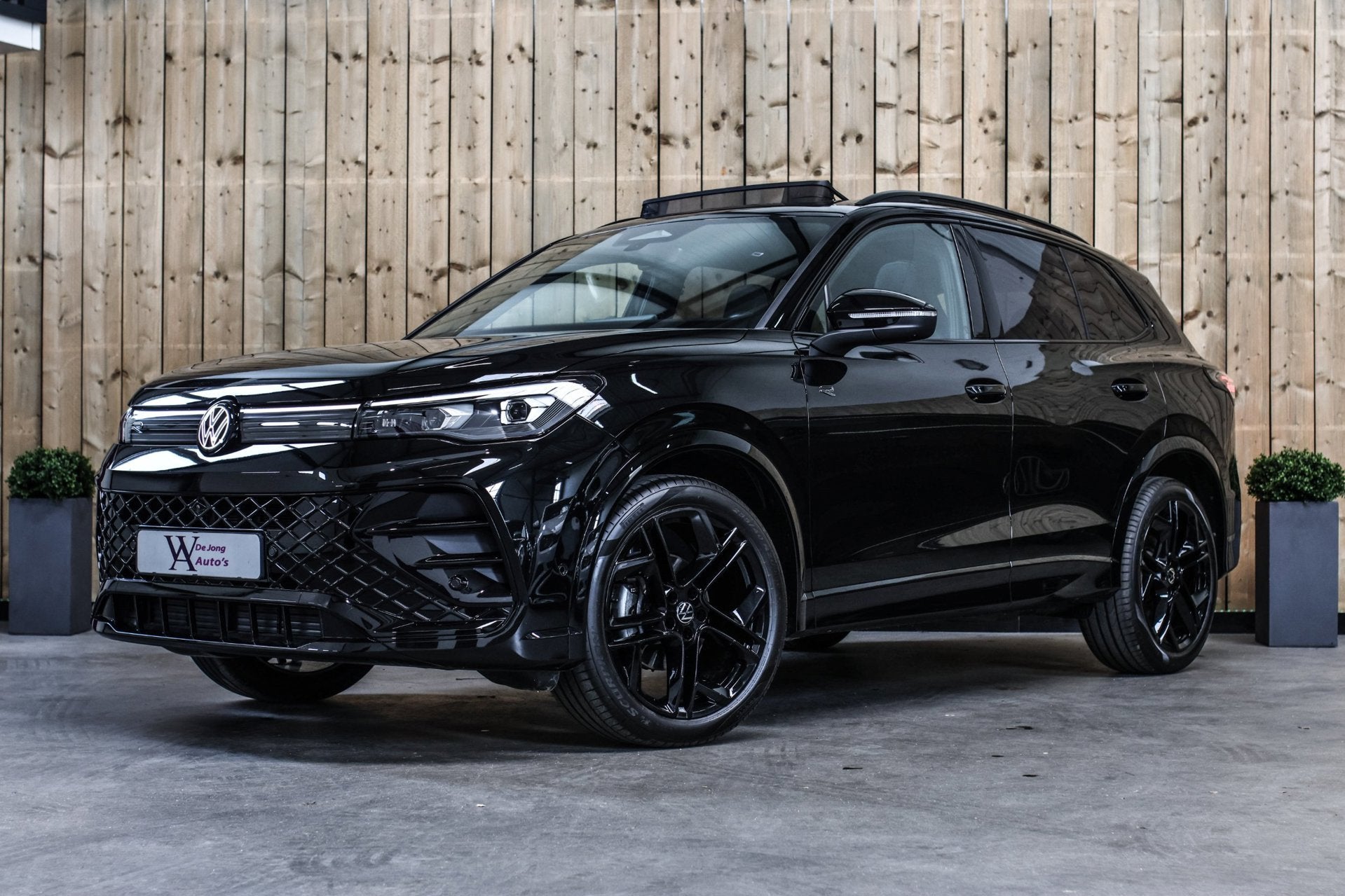 Volkswagen Tiguan 1.5 eTSI R-Line *Pano*H/K*360 Camera*Head-, Auto's, Dealer onderhouden, Zwart, 150 pk, Zwart