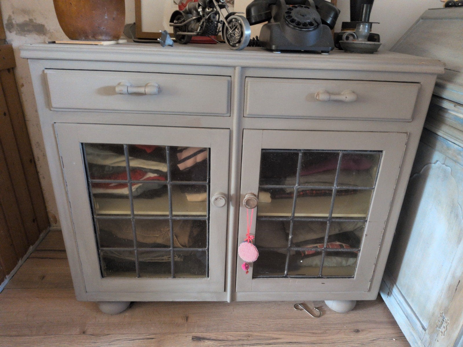 Vintage kastje met glas-in-lood deurtjes, Antiek en Kunst, Ophalen