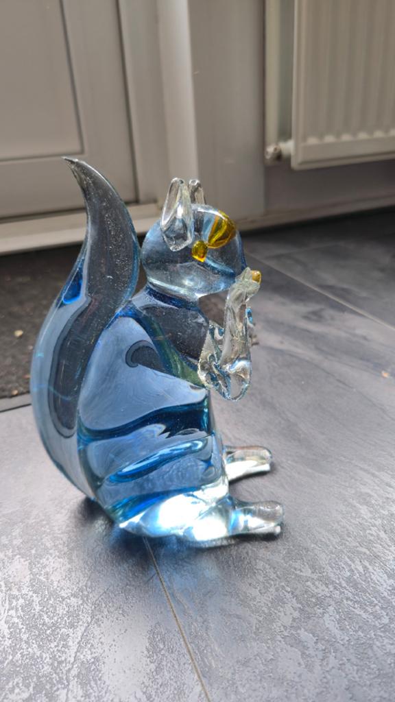 Glazen eekhoorn beeldje – blauw – decoratie / glasfiguur, Ophalen, Zo goed als nieuw, Figuurtje