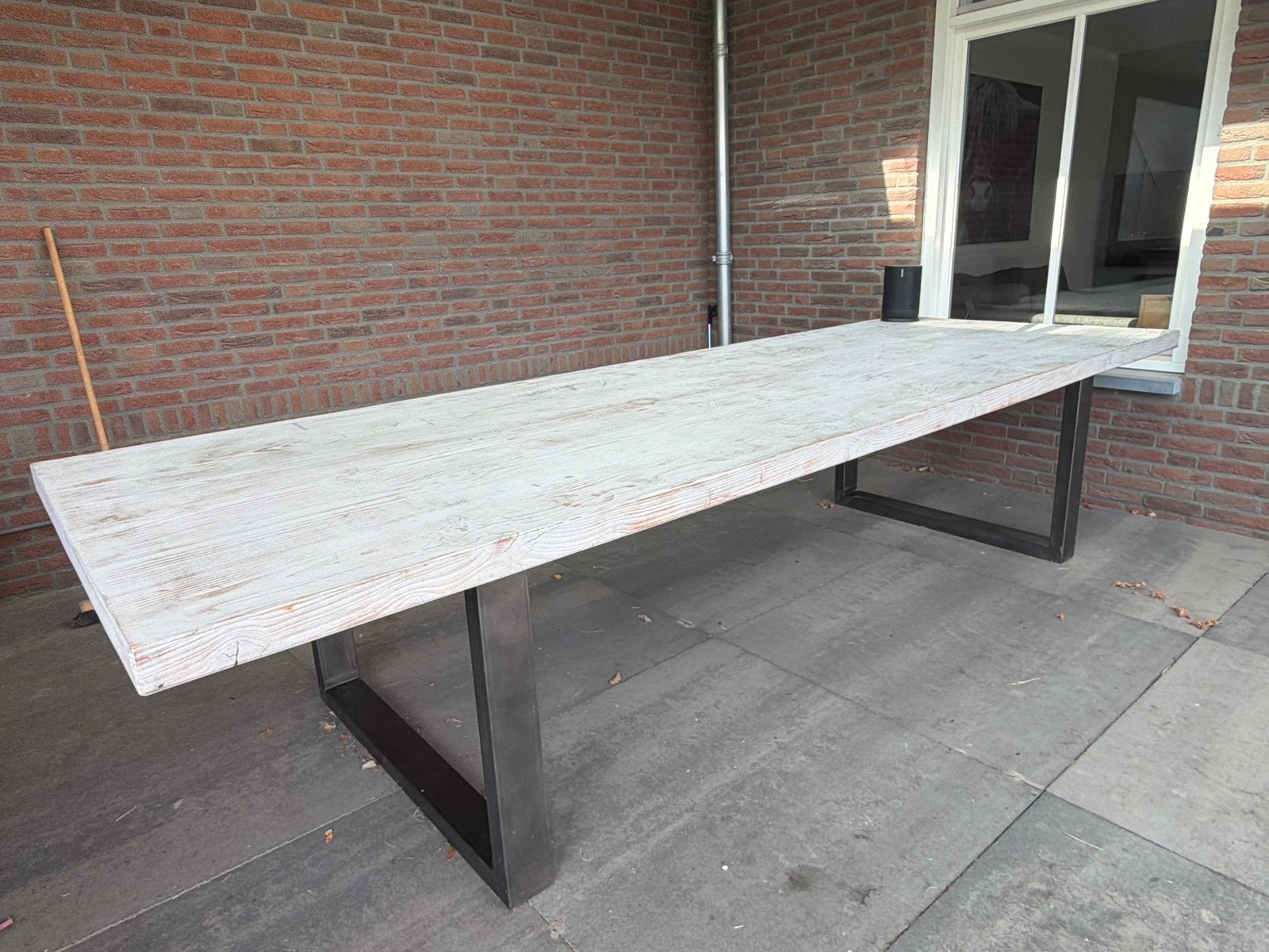 Robuuste houten tafel met metalen onderstel, Ophalen, Gebruikt, 100 tot 150 cm, 200 cm of meer