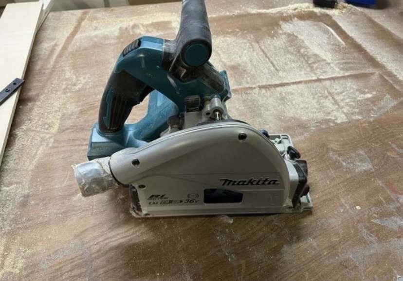 Makita | Invalzaag 18V Met Mbox ., Zo goed als nieuw, 10 m² of meer, 10 tot 30 cm, Hout