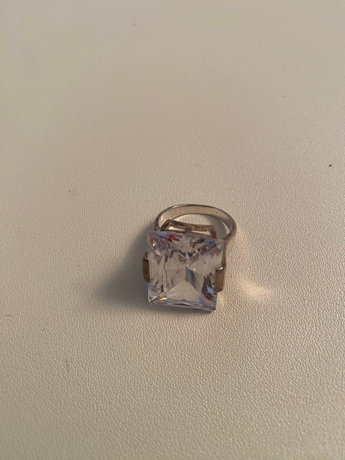 Zilveren ring 925 met grote kristallen steen, Sieraden, Tassen en Uiterlijk, Met kristal, Nieuw, Ophalen of Verzenden, 17 tot 18