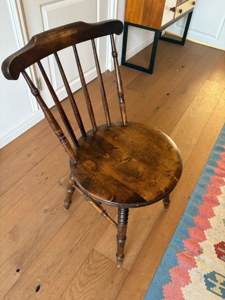 oude stoelen, Ophalen