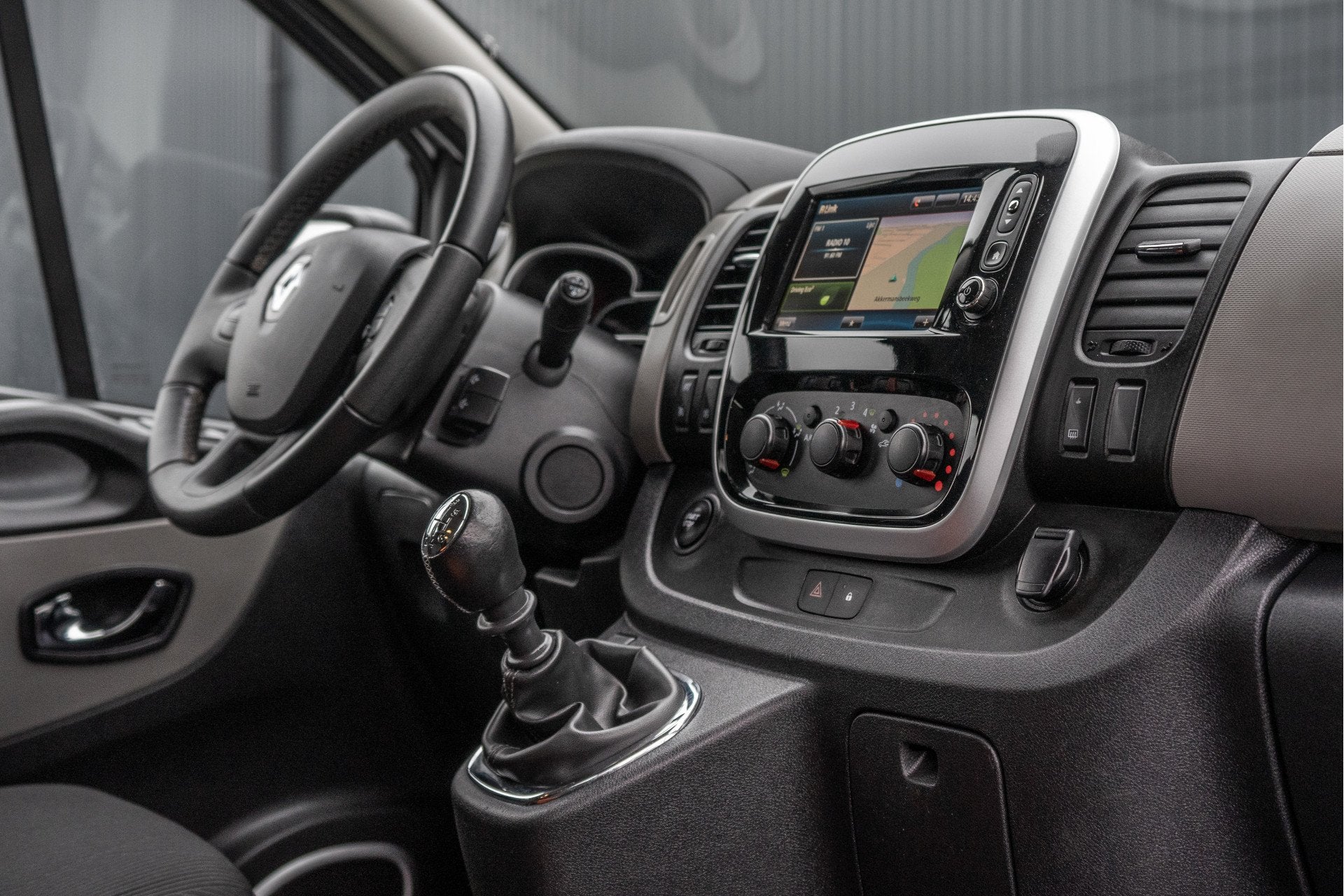 Renault Trafic Passenger *1.6dCi 9-Pers L2H1 | Incl. BPM, BT, Auto's, Voorwielaandrijving, Stof, Gebruikt, 2000 kg