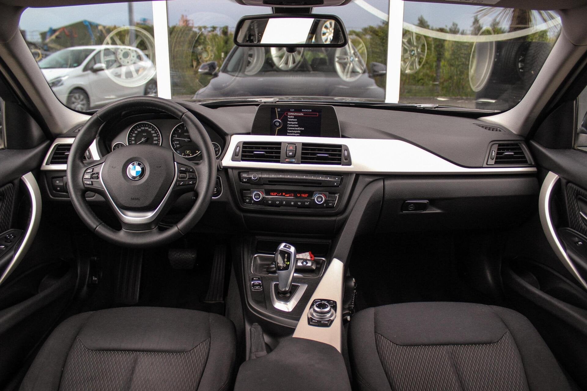 BMW 3-serie Touring 320i Executive | Origineel NL | 3e eigen, Automaat, Gebruikt, 4 cilinders, Origineel Nederlands