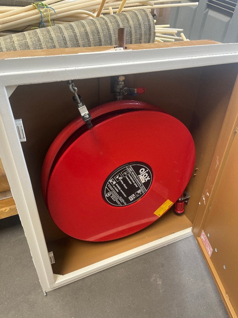 Brandslanghaspel in kast - 76x85x21 cm, Ophalen, Gebruikt, Brandblusser