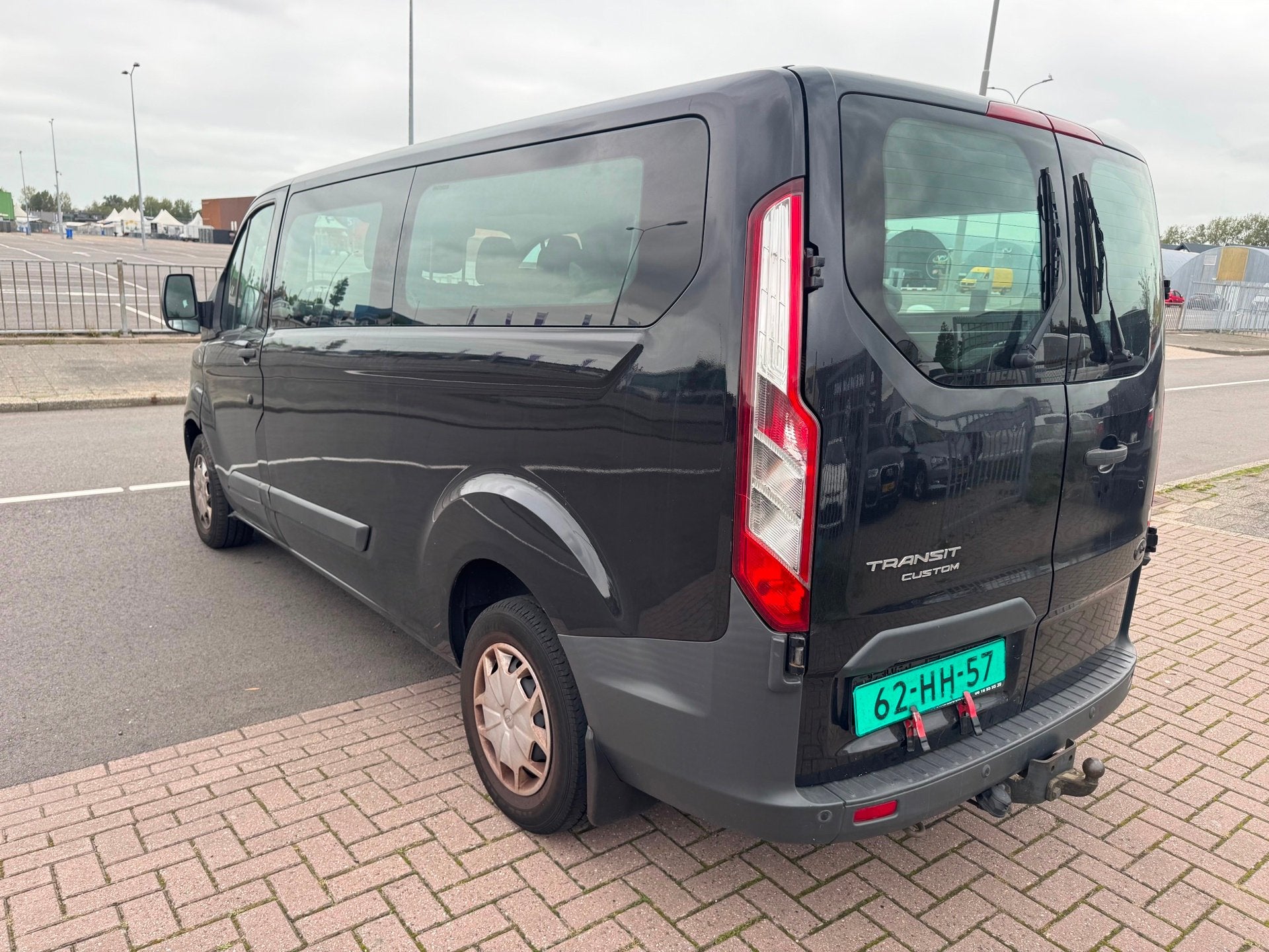 Ford Transit Custom 300 2.2 TDCI L2H1 9 PERSON AIRCO, Auto's, Voorwielaandrijving, Euro 5, 125 pk, Gebruikt