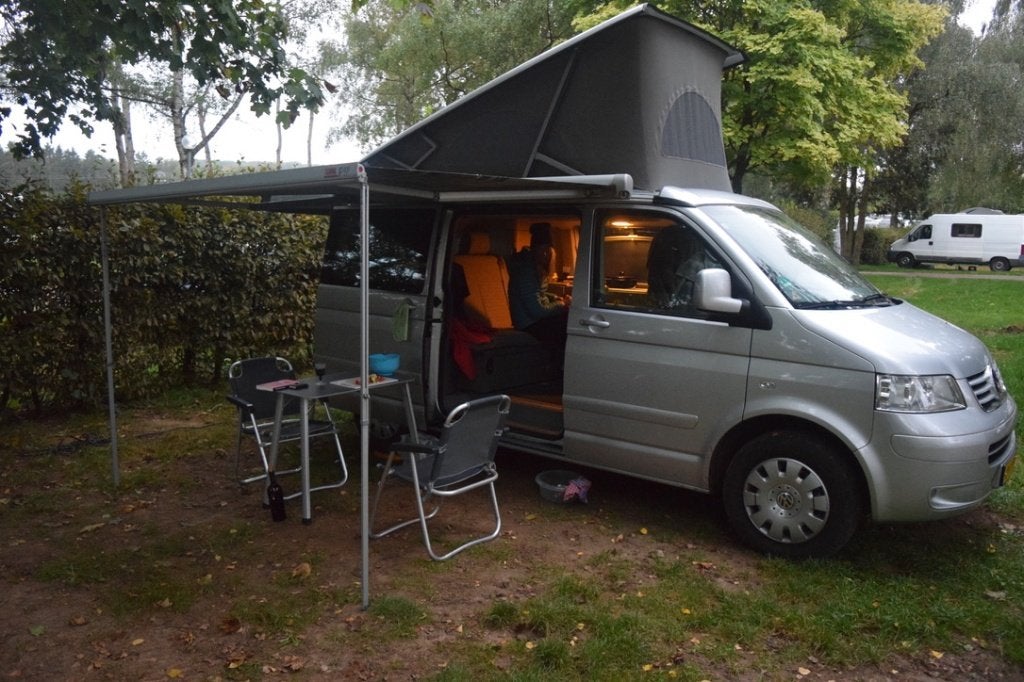 Volkswagen California T5 (2004) – Compleet en rijklaar, Buscamper of Camperbus, Volkswagen, Diesel, Particulier