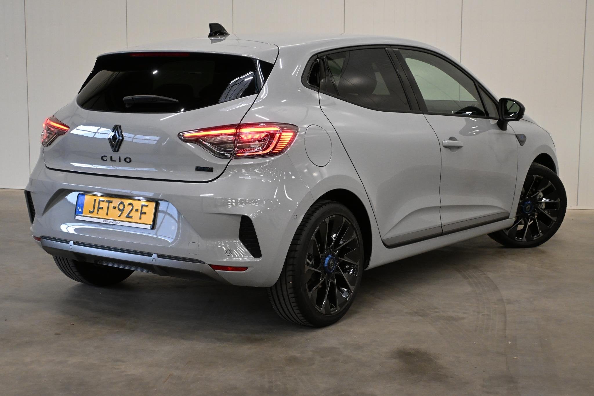 Renault Clio E-Tech Full Hybrid 145 esprit Alpine | 360 CAME, Auto's, Dealer onderhouden, Gebruikt, Euro 6, Leder en Stof
