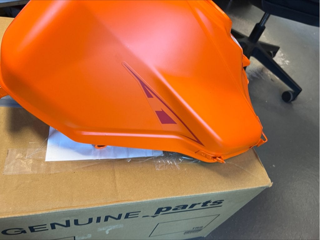 KTM 990 Brandstof tank, Gebruikt, Stallhofnerstraße 3 A-5230 Mattighofen, Press@ktm.com, Ophalen of Verzenden