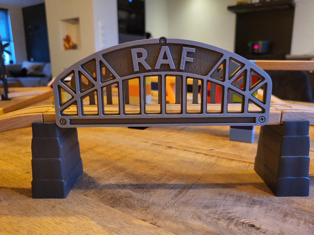 Houten treinbaan brug met naam naar keuze, Ophalen of Verzenden, Nieuw, Duw- of Trekspeelgoed