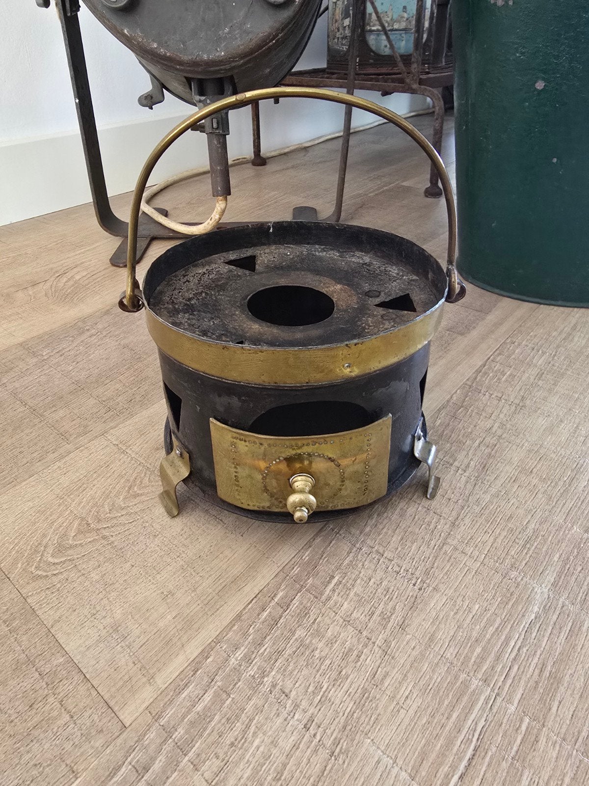 Antieke koperen met stalen komfoor op pootjes €19, Antiek en Kunst, Ophalen of Verzenden