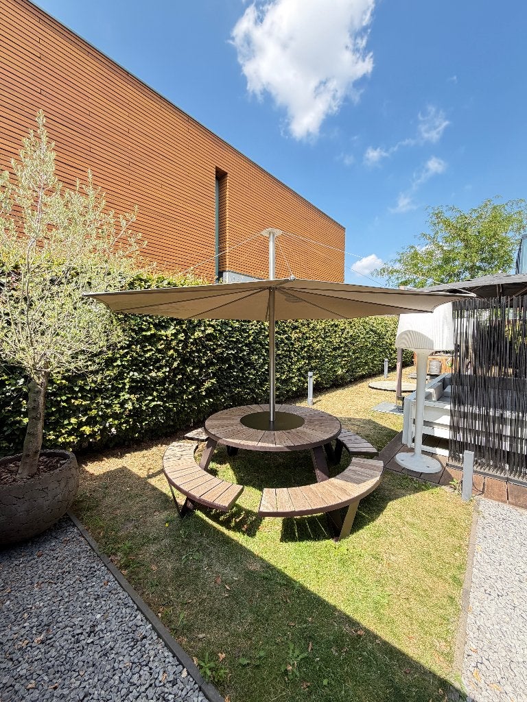 Extremis Pantagruel picknicktafel + grote Inumbra parasol, Waterstad 23, Rond, Aluminium, Zo goed als nieuw