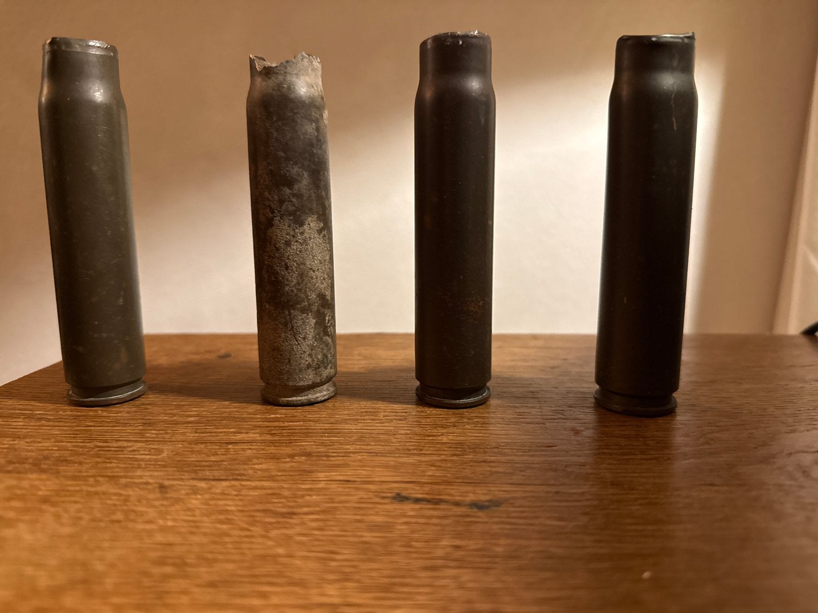 20mm Hulzen uit 1943 en 1944 - WOII Munitie, Verzamelen, Ophalen of Verzenden, Overige soorten, Overige gebieden, Hulzen of Bodemvondsten