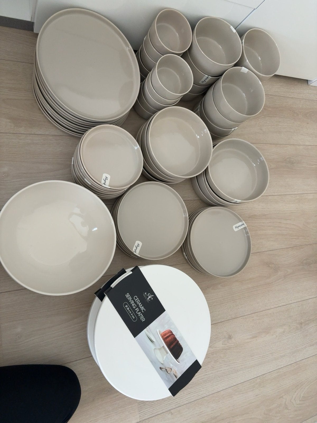 Uitgebreid servies van keramiek - Nieuwstaat, Ophalen, Keramiek, Zo goed als nieuw, Modern