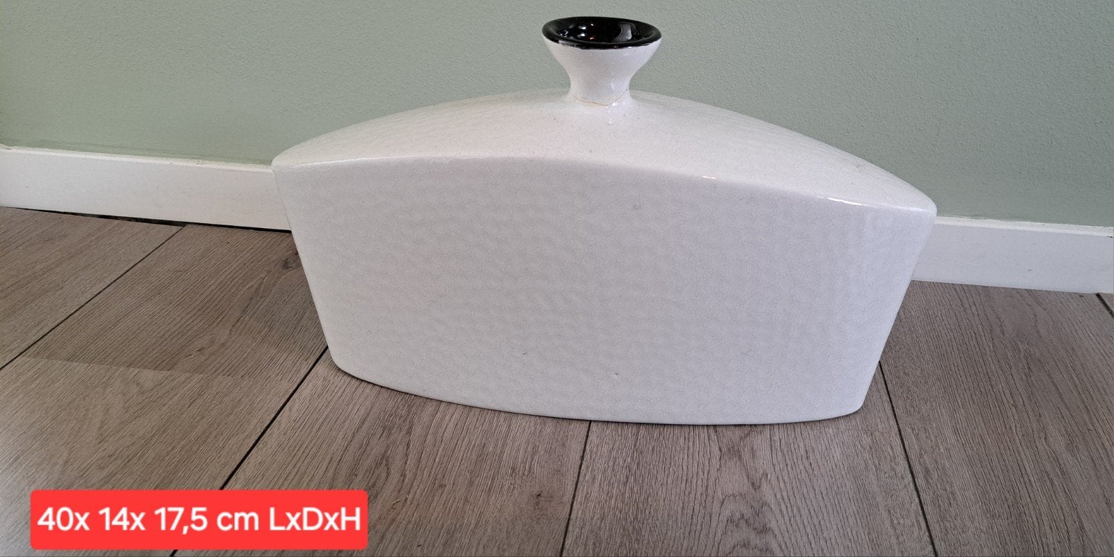 Bijzondere witte vaas met zwart detail, Ophalen of Verzenden
