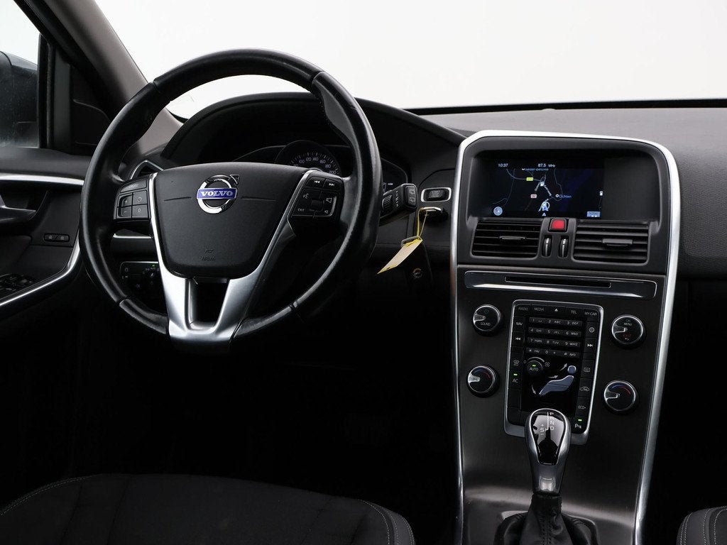 Volvo XC60 2.0 D4 180 PK AUT EURO 6 - ORIG NL + NAVIGATIE |, Auto's, 4 cilinders, 1634 kg, Leder en Stof, Zwart