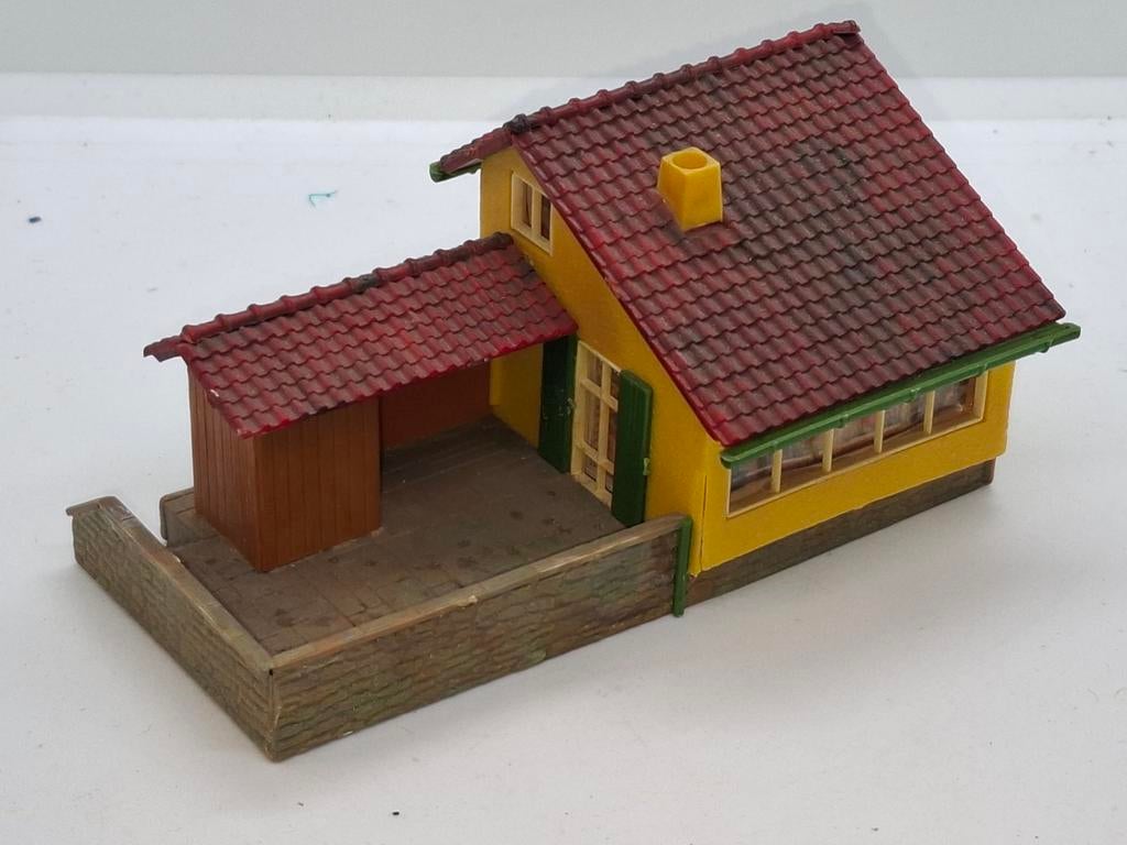Klein schooltje voor in een dorp in ho, Hobby en Vrije tijd, Modeltreinen | H0, Gebruikt, Gelijkstroom of Wisselstroom, Brug, Tunnel of Gebouw