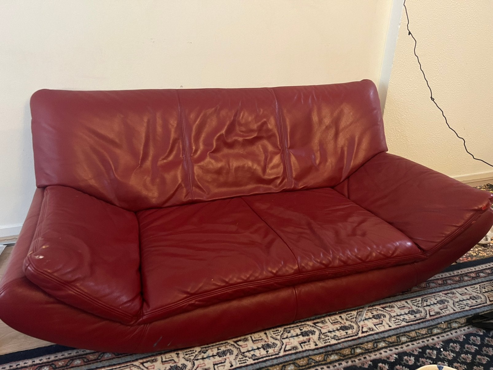 Rode tweezitsbank, Huis en Inrichting, Banken | Sofa's en Chaises Longues, Ophalen, Kunststof, 150 tot 200 cm, Tweepersoons