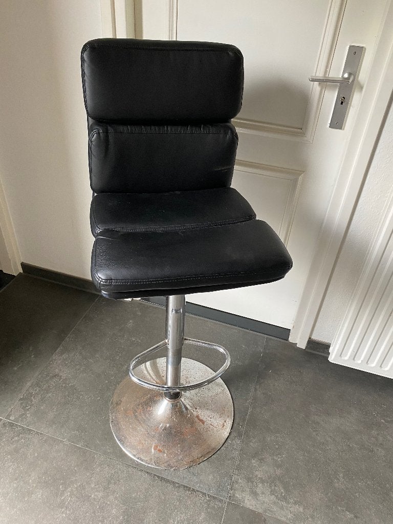Barkrukken, Huis en Inrichting, Barkrukken, 2 krukken, Ophalen, Leer, 60 tot 90 cm