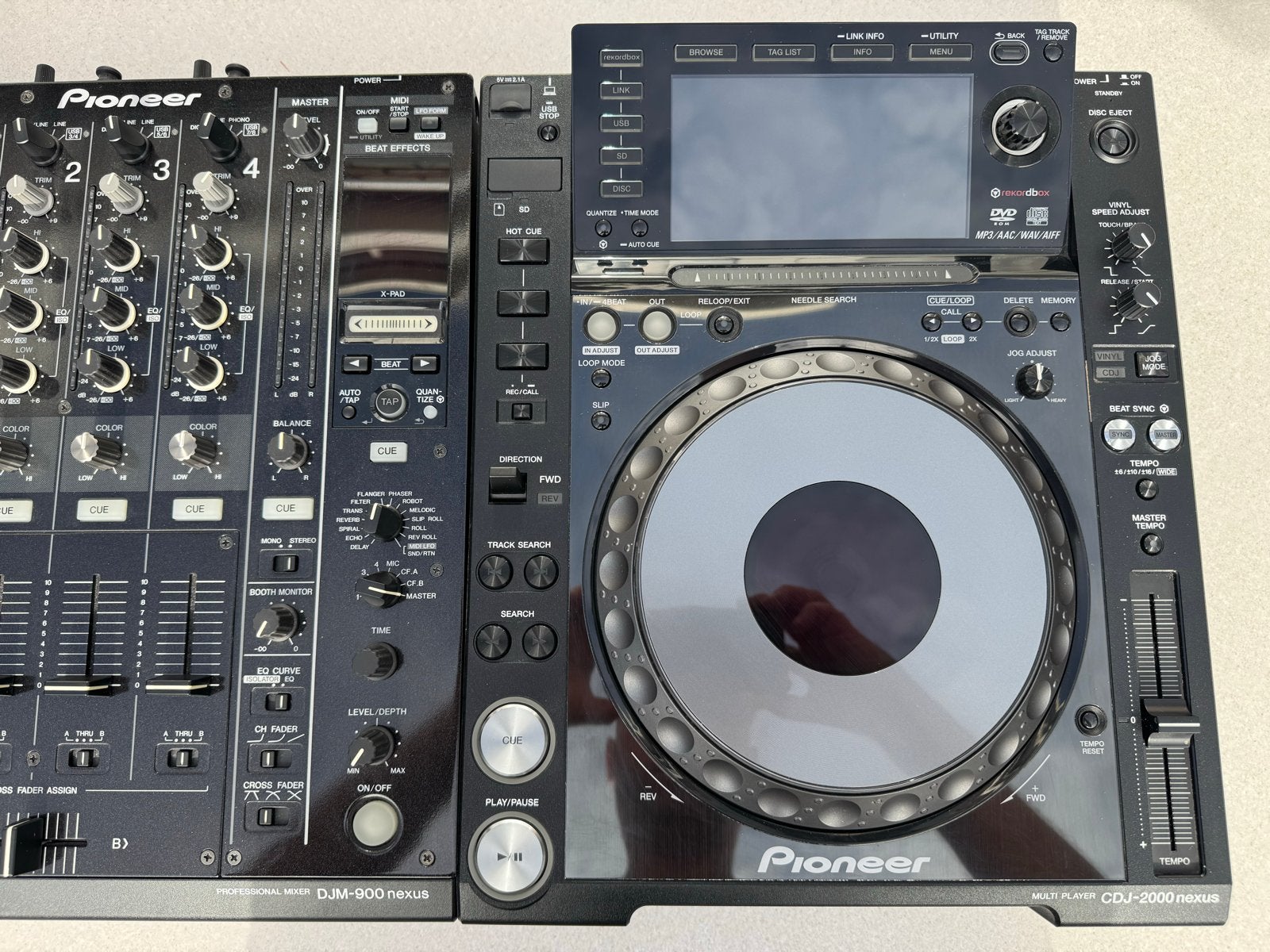 Foto 4 van Pioneer DJ-set: 2x CDJ-2000NXS & DJM-900NXS