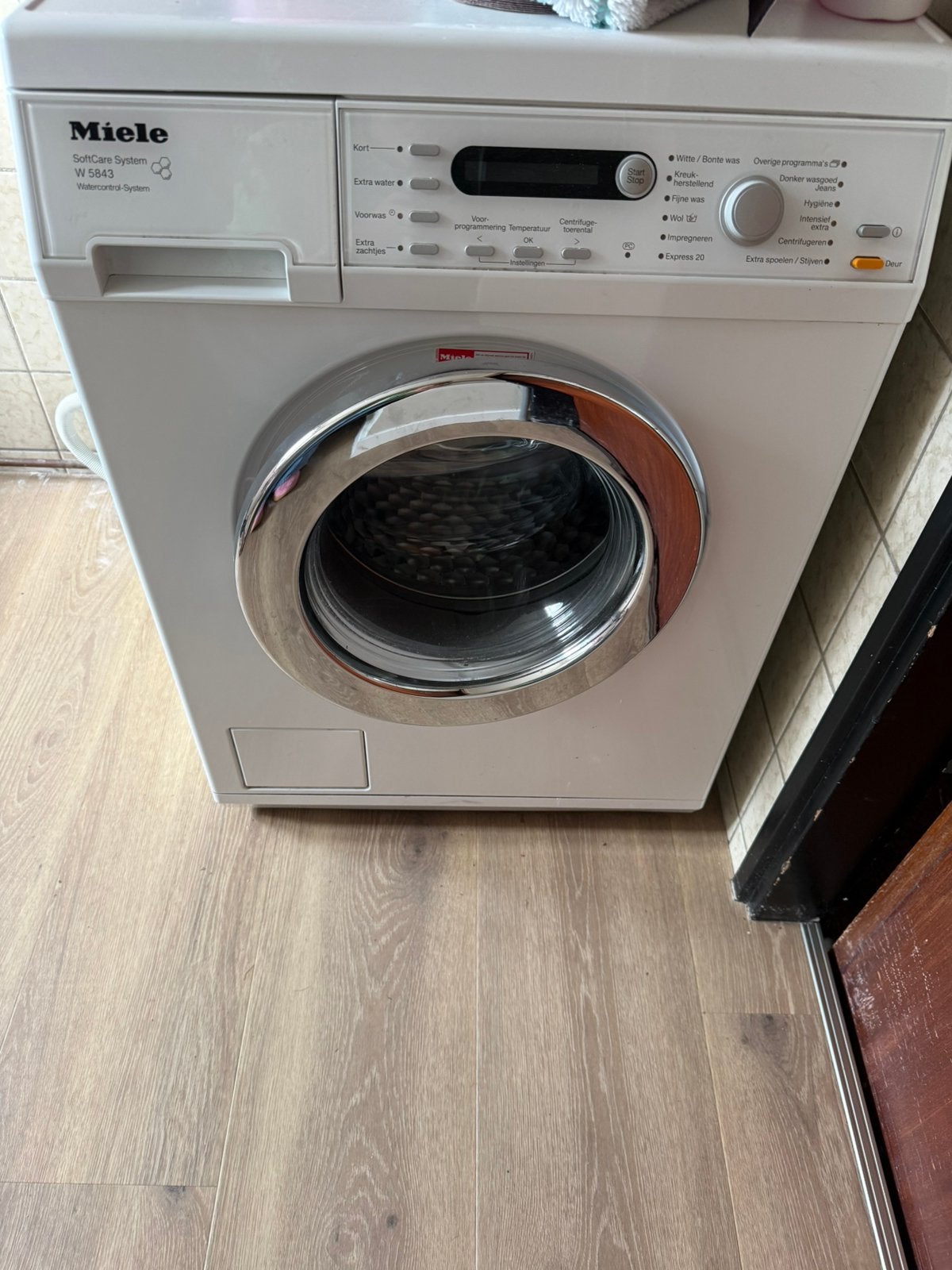 Miele wasmachine W5843 storing F53, Ophalen, Zo goed als nieuw, 1200 tot 1600 toeren, 85 tot 90 cm