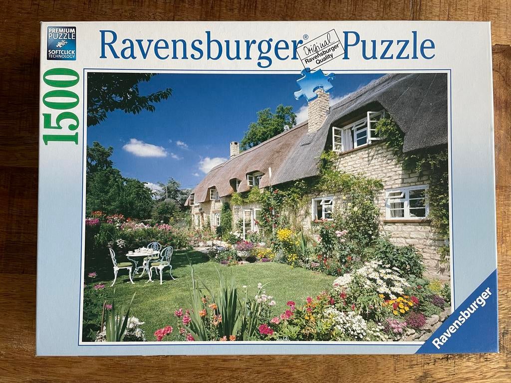 Ravensburger Legpuzzel 1500 stukjes - Cottage met tuin, Ophalen of Verzenden, 500 t/m 1500 stukjes, Zo goed als nieuw, Legpuzzel