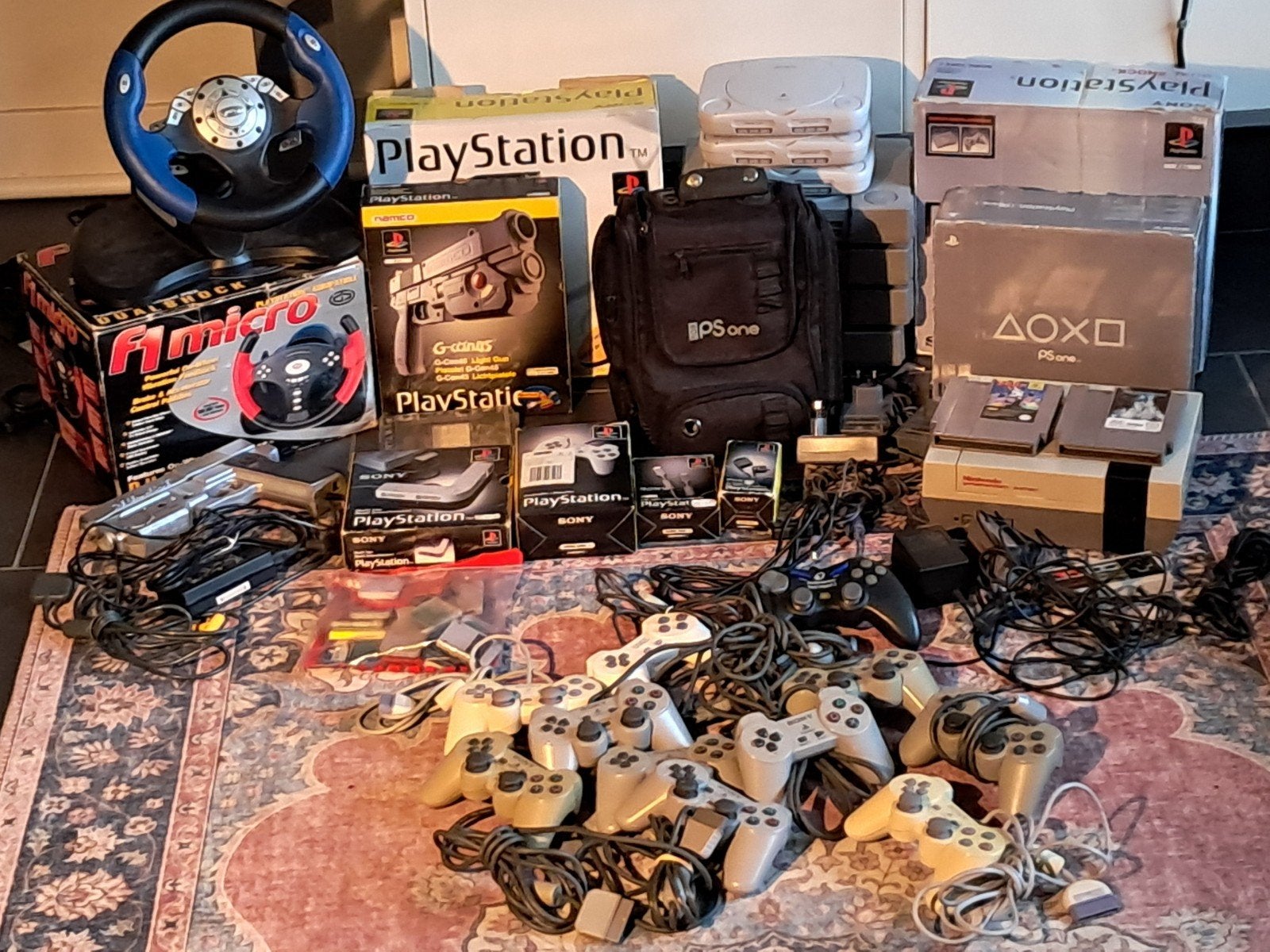Collectie Playstation 1 + beetje PS2 + PS3 + Nintendo NES, Spelcomputers en Games, Ophalen