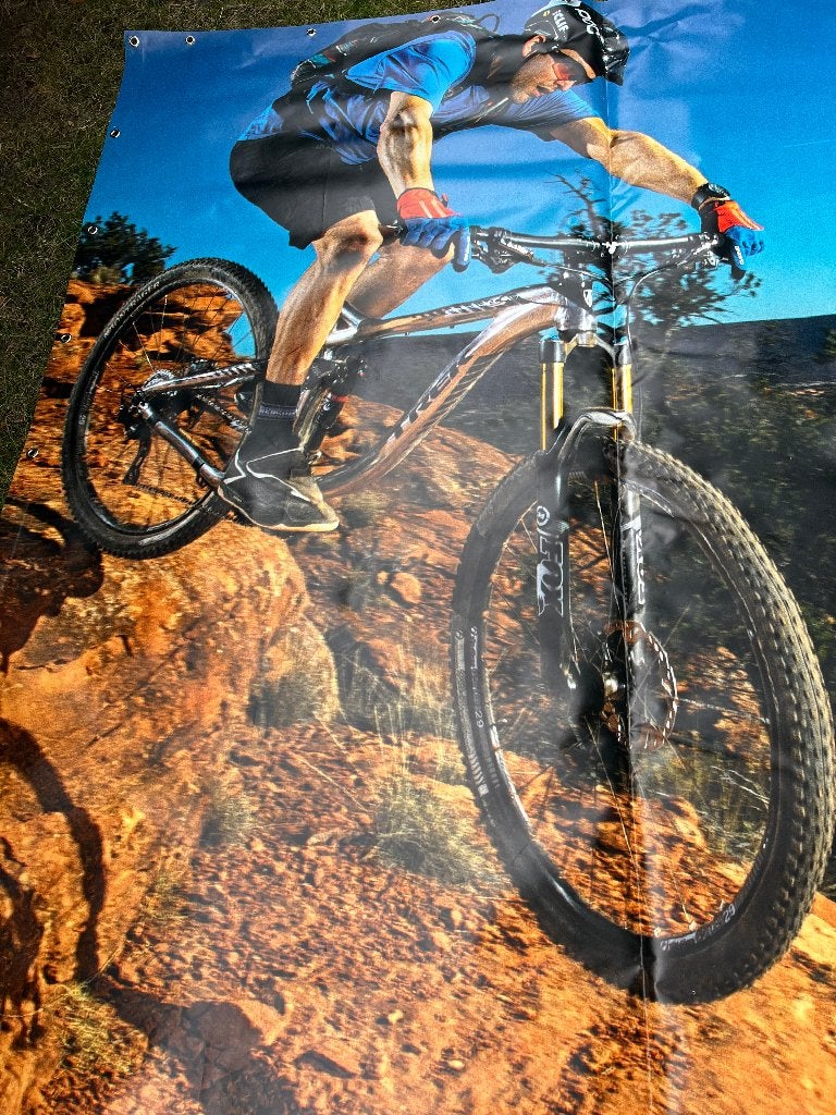 Foto 6 van Trek cool groot reclamezeil met mountainbike