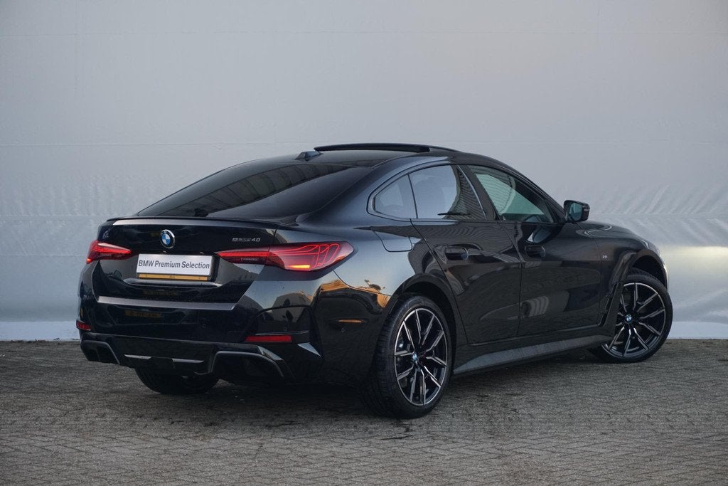 BMW i4 Gran Coupé eDrive40 M Sportpakket Pro 19'' / Individ, Auto's, BMW, 510 min, Zwart, Met garantie (alle), 2020 kg