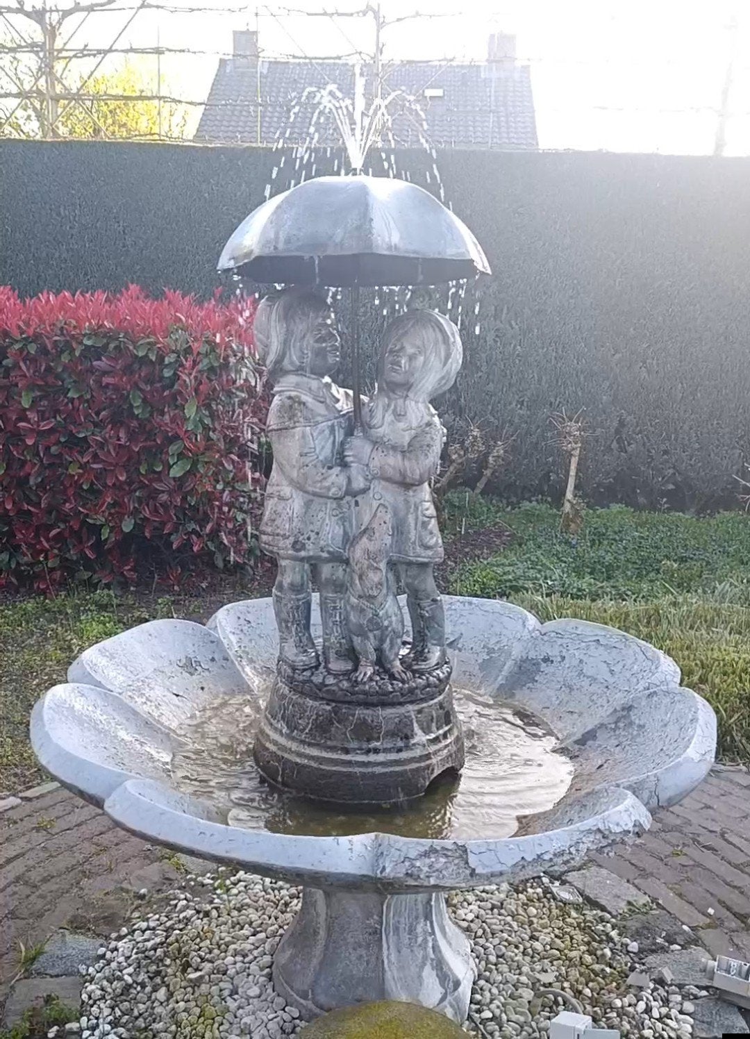 Tuinfontein ornament met kinderbeeld en paraplu, Tuin en Terras, Waterpartijen en Fonteinen, Ophalen, Gebruikt, Fontein