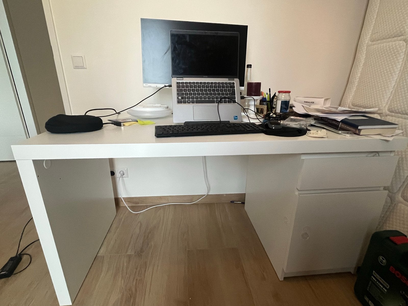IKEA Malm Bureau 140x65 - Wit met lades., Huis en Inrichting, Ophalen, Gebruikt, Met lades, Spaanplaat of MDF