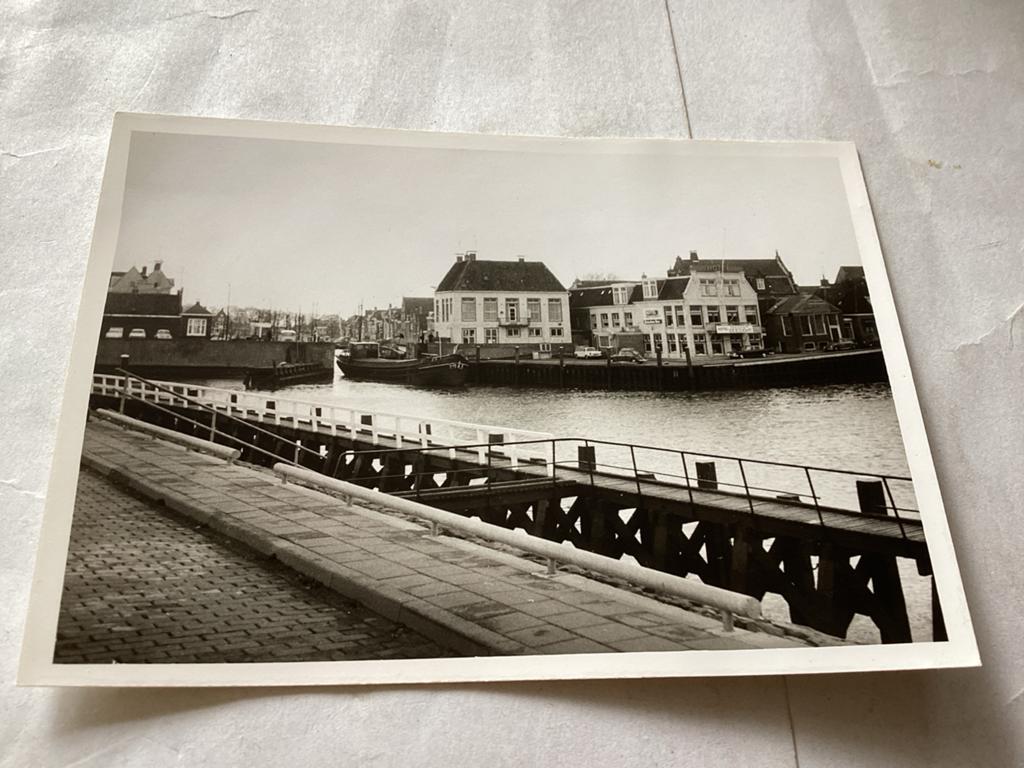 Oude foto van een havenstadje afm is 7x10 cm plaats onbekend, Foto, Ophalen of Verzenden, Zo goed als nieuw, 1940 tot 1960