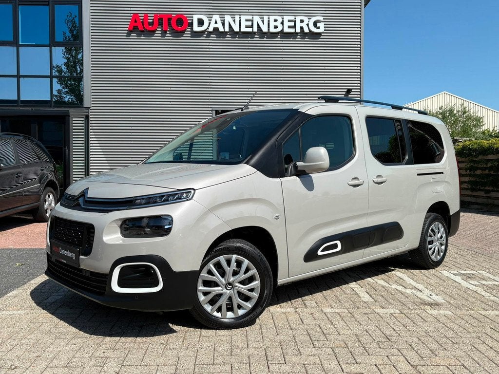 Citroen Berlingo XL 1.2 PureTech Shine 7p AUTOMAAT,CAMERA,Ca, Stof, Zwart, 7 stoelen, 14 km/l