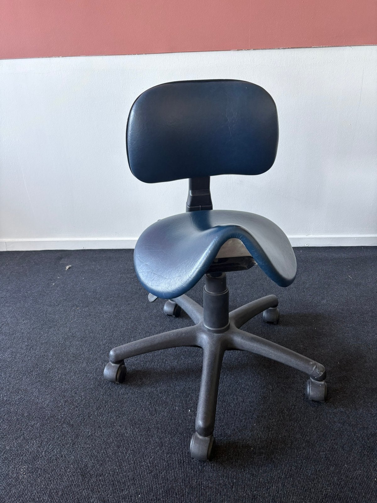 Zadelkruk met rugleuning , MOET SNEL WEG, Ophalen, Blauw, Zo goed als nieuw, Bureaukruk