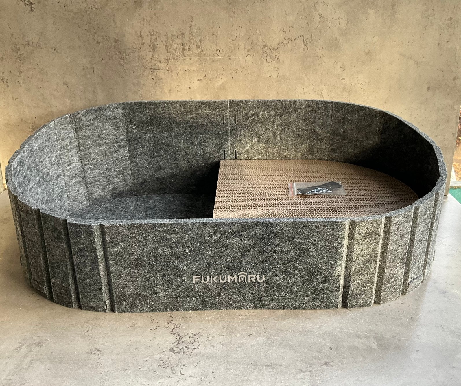 Kattenbed/mand grijs vilt, Ophalen of Verzenden, Nieuw