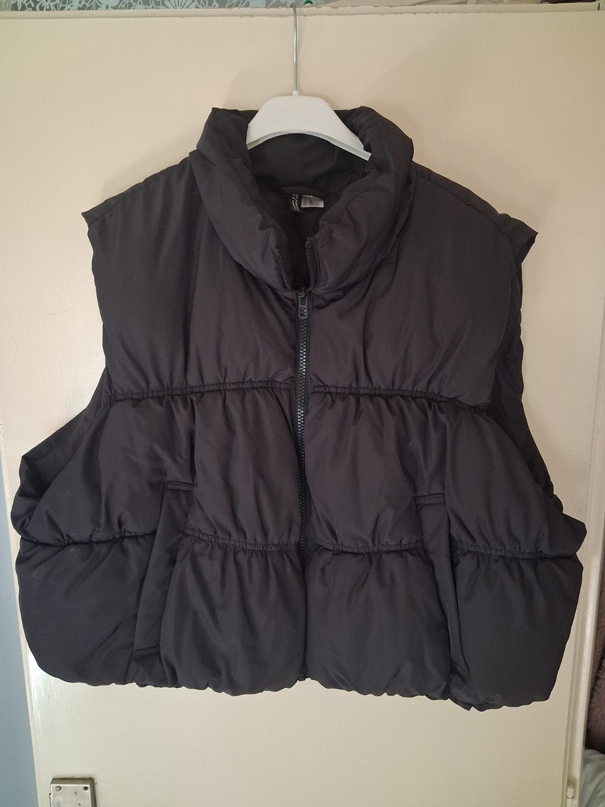 mooie zwarte bodywarmer van h&m, Ophalen, H&M, Zwart, Maat 46/48 (XL) of groter