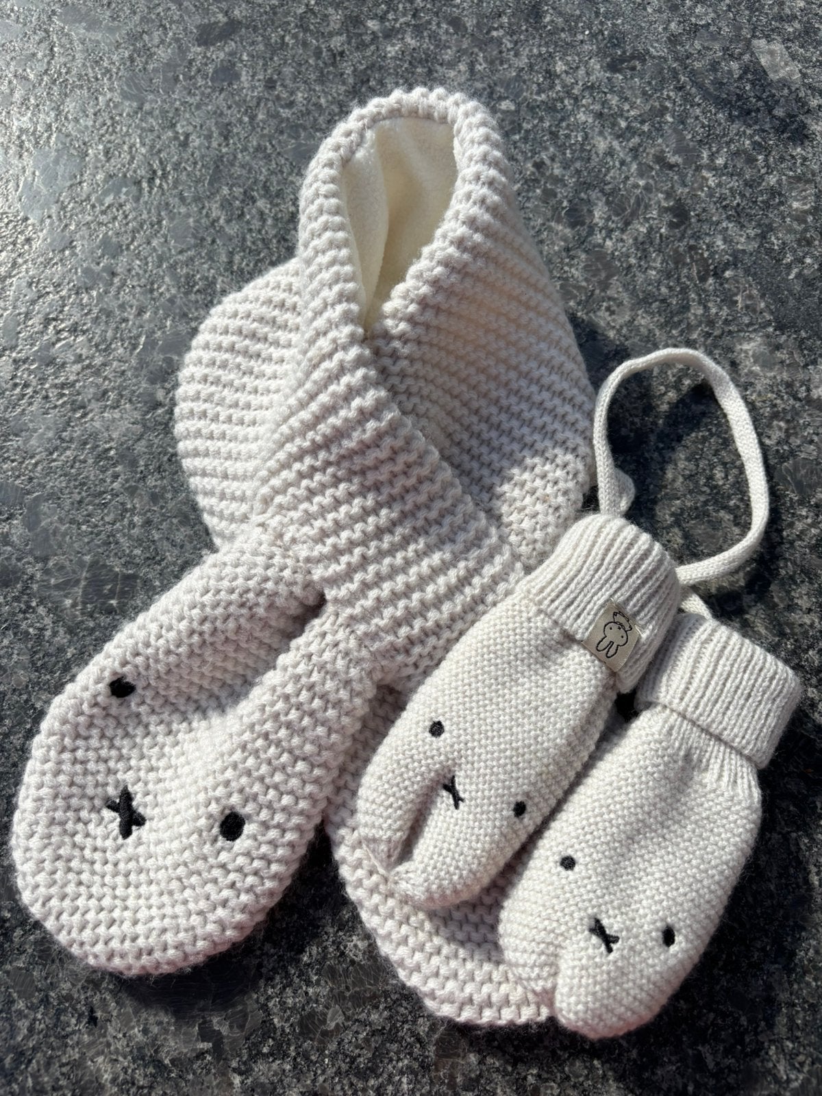 Baby mutsjes sjaals en handschoentjes., Kinderen en Baby's, Ophalen of Verzenden, Zo goed als nieuw