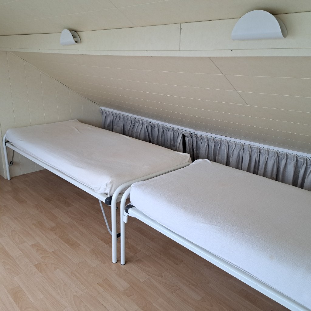 Twee eenpersoonsbedden met matras, Huis en Inrichting, Slaapkamer | Bedden, Ophalen, Gebruikt, 90 cm, Eenpersoons