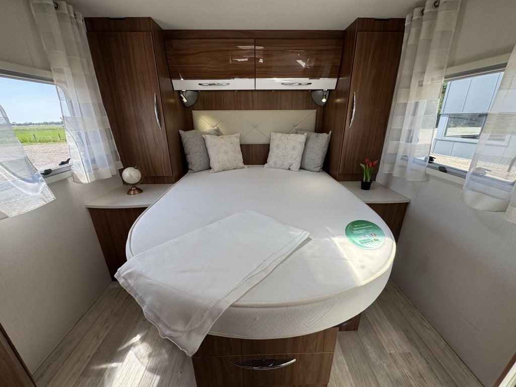 Pilote Essentiel P 706 Queensbed Hefbed 2017, Luifel, Ringverwarming, Fiat, Pilote