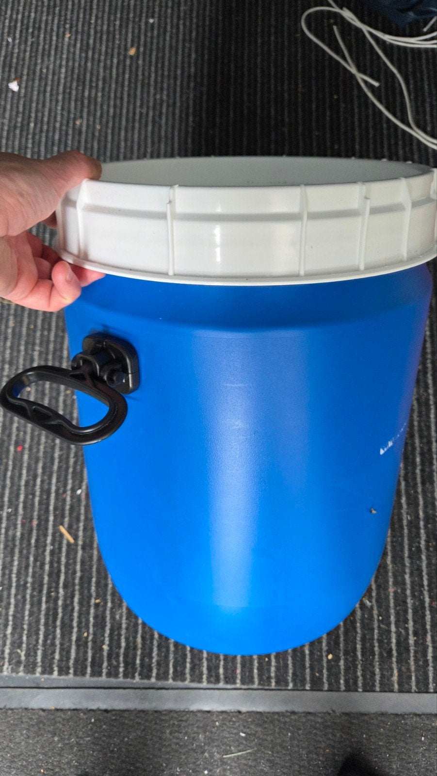 Blauwe CurTec ton 34 Liter, Ophalen, Gebruikt, Bak of Kist, Minder dan 50 cm
