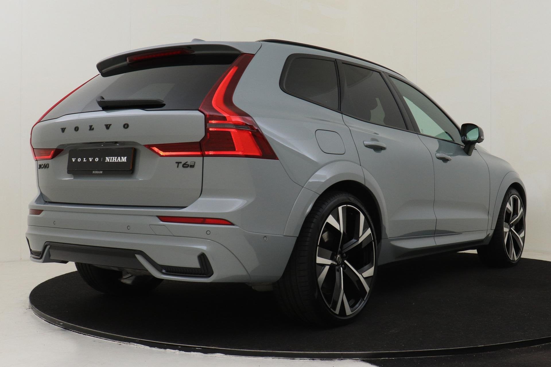 Volvo XC60 II T6 PLUG-IN HYBRID AWD ULTRA BLACK EDITION *VOL, Auto's, Automaat, 12 maanden, Euro 6, 4 cilinders