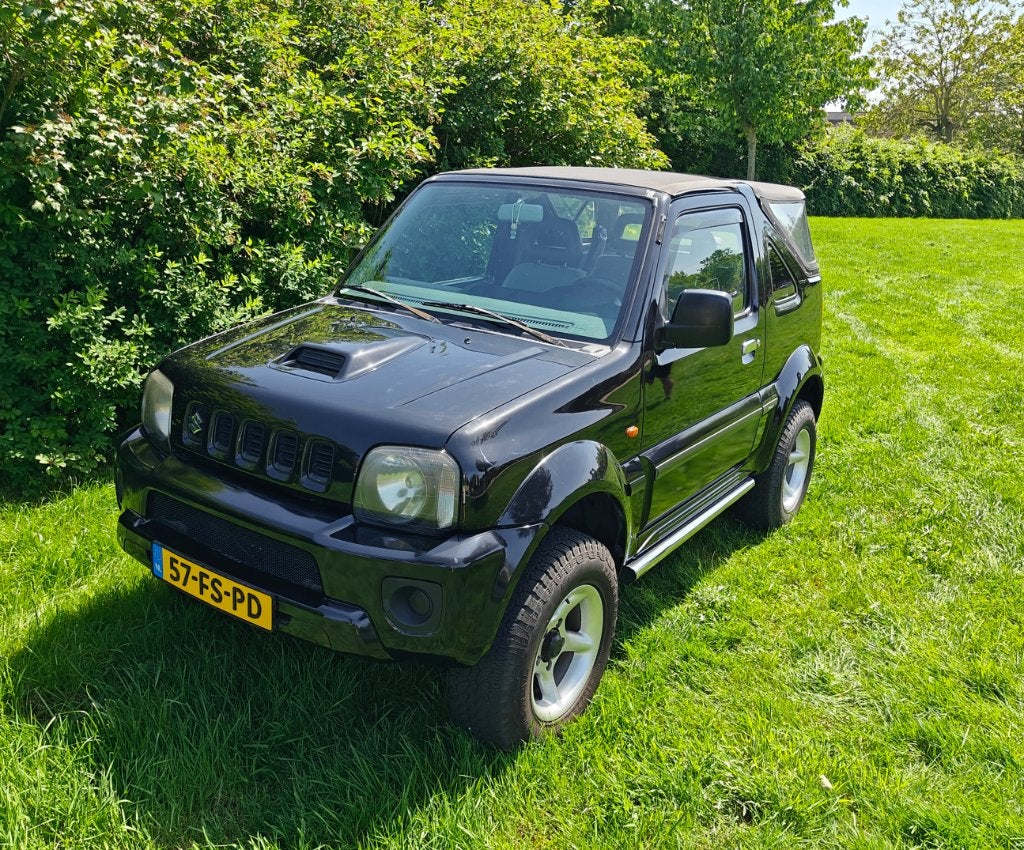 Suzuki Jimny 1.3 Cabrio 4WD 2000 Zwart, Auto's, Stof, 40 €/maand, 4 cilinders, 4 stoelen