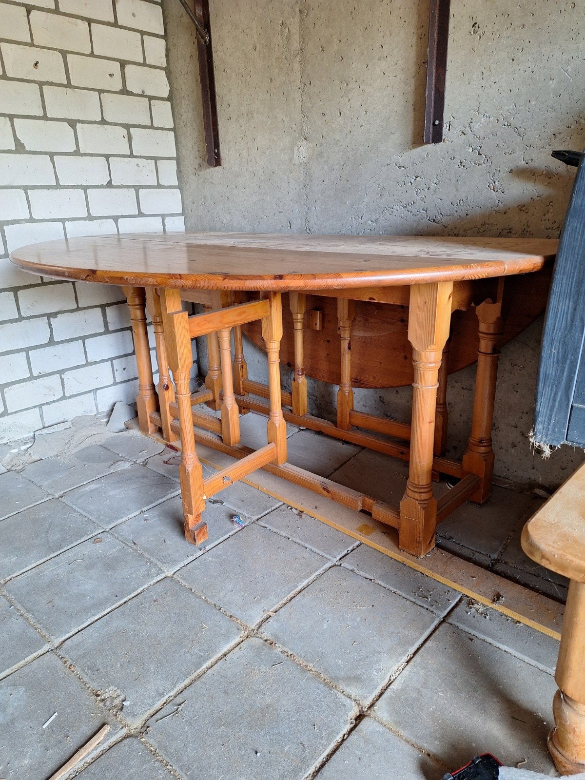 Eettafel massief grenen, Ophalen, Gebruikt, Ovaal, 50 tot 100 cm