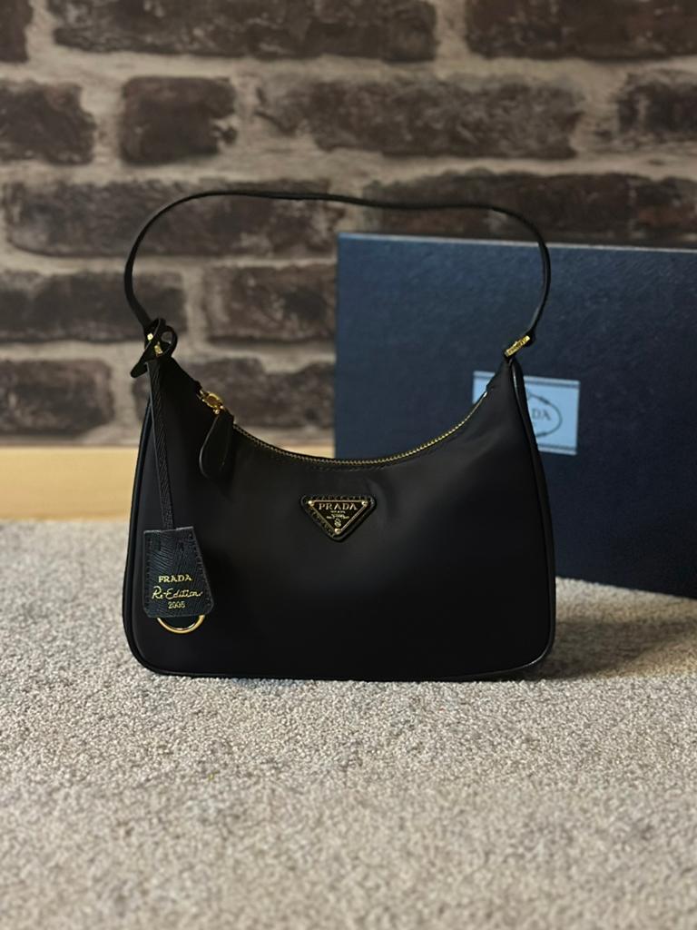 Prada Re-Edition 2005 Re-Nylon ORIGINELE | zeer goede staat!, Ophalen of Verzenden, Zo goed als nieuw, Zwart, Handtas