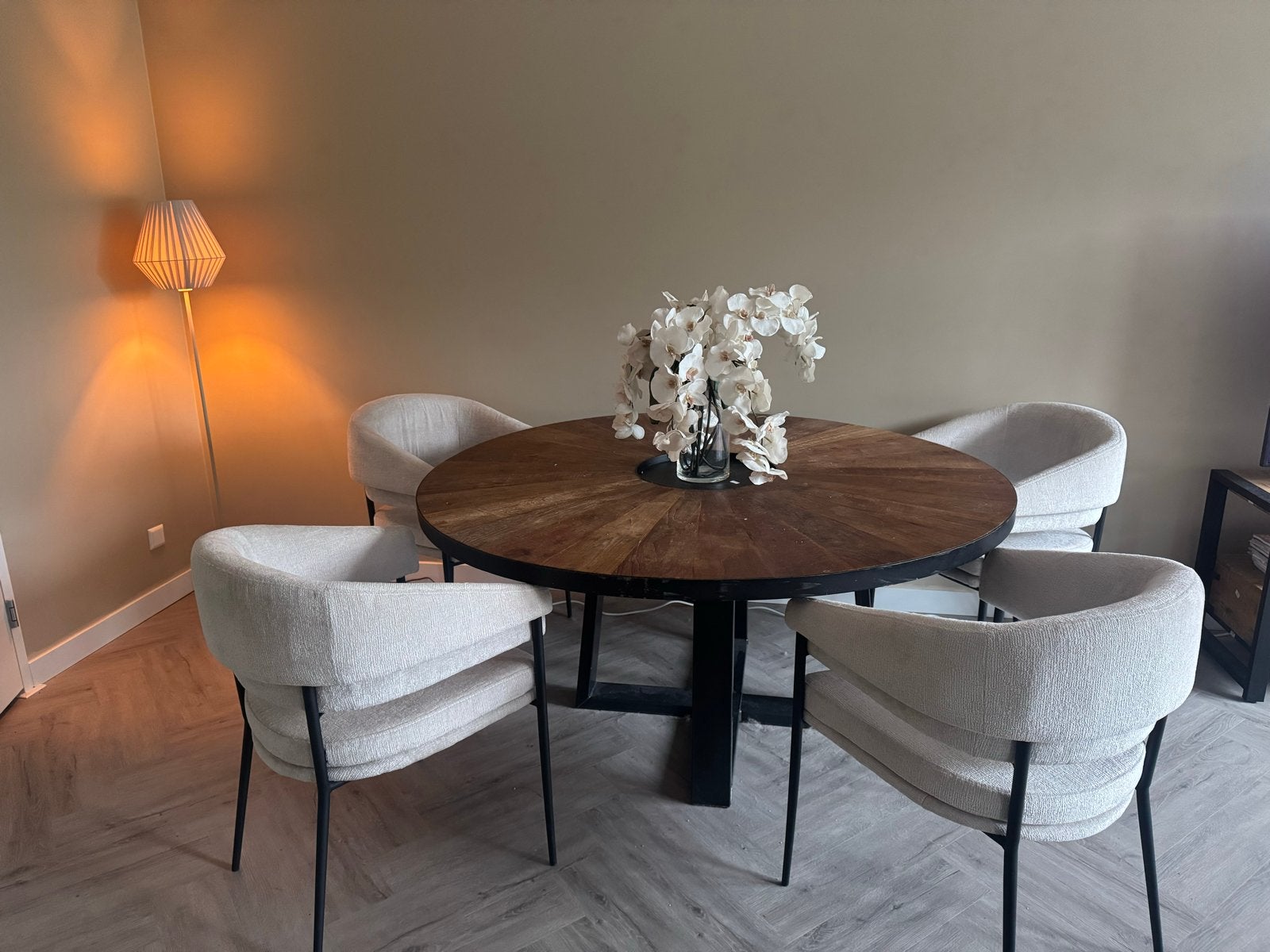 Massief mango houten tafel met stalen onderstel, 100 tot 150 cm, Rond, 200 cm of meer, Ophalen of Verzenden