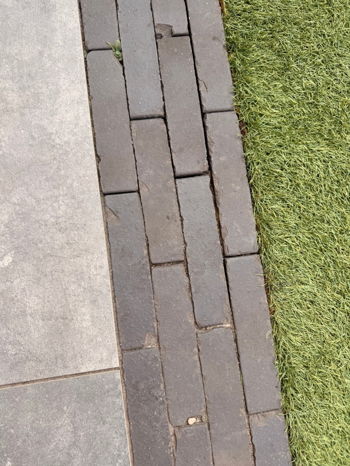 GRATIS!! Klinkers donkergrijs van 20x5x7cm, Ophalen, Zo goed als nieuw, Composiet